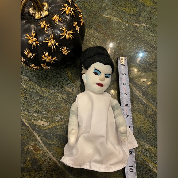 Universal Studios Bride 👰🏽‍♀️ 🎃 - Picture 3 of 11